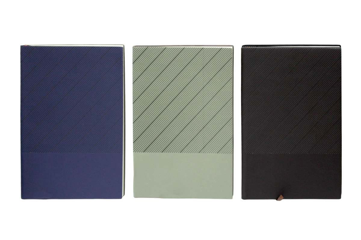 Notebook A5/100 sheets. "WB" /25-20/ black, blue, green